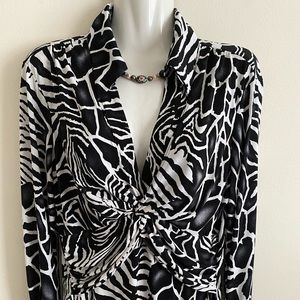 Lovely Black & White Cache Slip-Over Top Sz Large